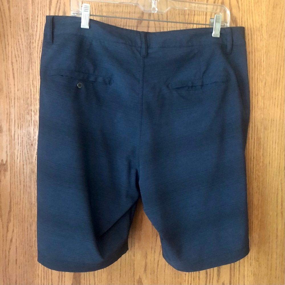 Travis Mathew Men's Blue Golf Shorts Sz 34 Flat Front Performance Blue Stripe
